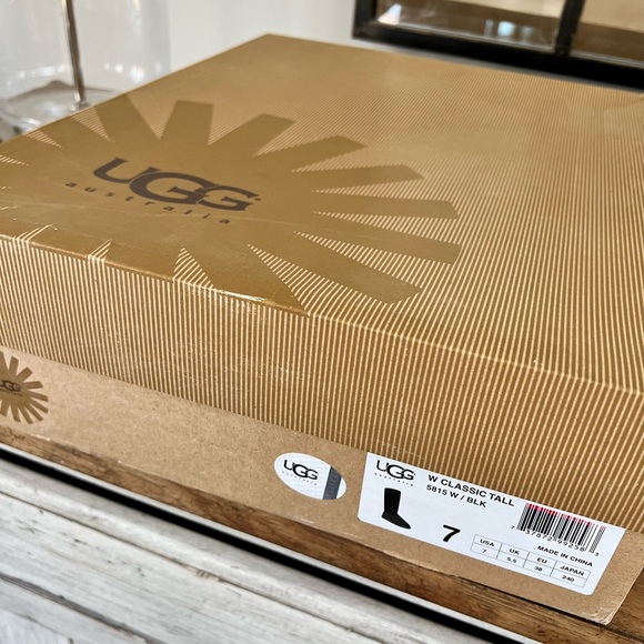 UGG Classic Tall Sheepskin Boots - Black - Size 7 - Picture 2 of 4